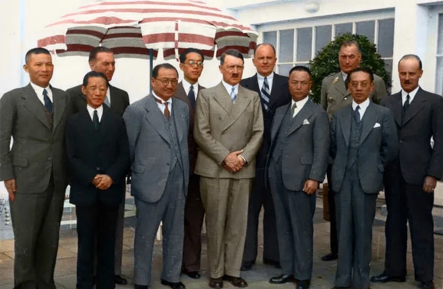 In June 1937, German leader Hitler received the Chinese delegation at the Kehlsteinhaus in the mountains.