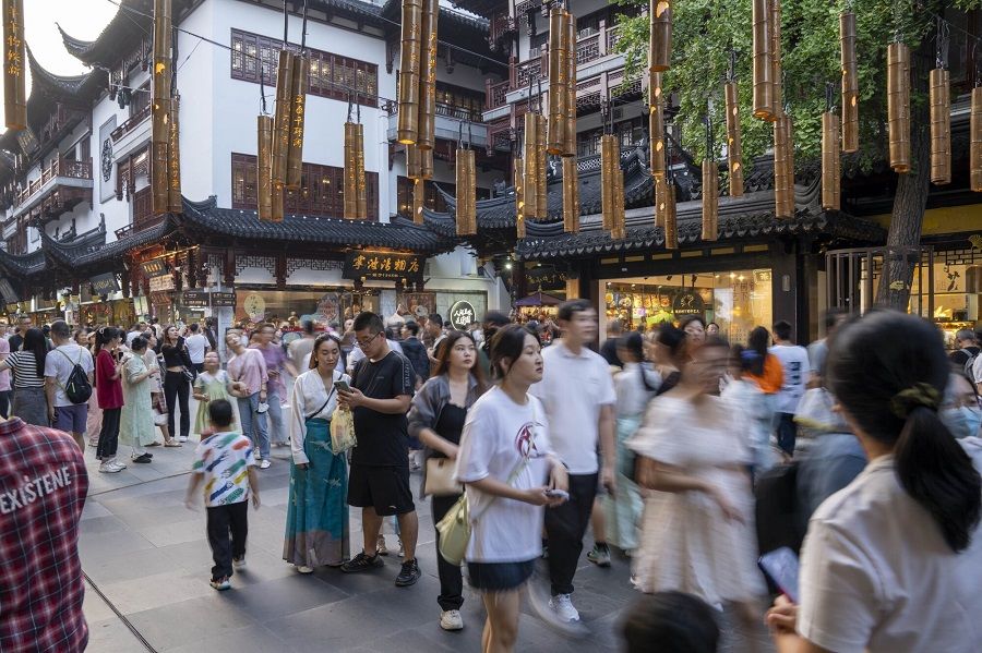 Shoppers at Yu Garden in Shanghai, China, on 29 September 2023. (Bloomberg)