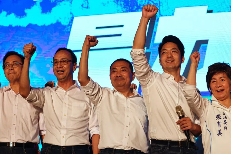 Kuomintang chairman Eric Chu (second from left), New Taipei City mayor Hou You-yi (third from left) and Wayne Chiang (second from right), Taipei mayoral candidate, take a group photo at a rally ahead of the election in Taoyuan, Taiwan, 19 November 2022. (Ann Wang/Reuters)