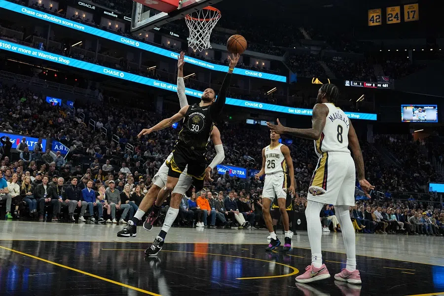 Stephen Curry #30 of the Golden State Warriors drives to the basket during the second quarter at Chase Center on 28 March 2023 in San Francisco, California, US. (Loren Elliott/Getty Images/AFP)