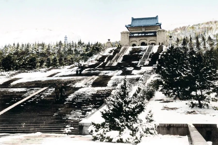 The snow-covered Sun Yat-sen mausoleum surrounded by trees, 1930s. Sun may have passed away, but his spirit and legacy live on in the people of China.