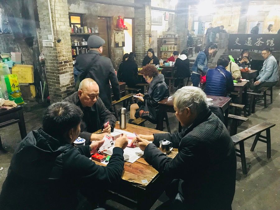 Customers enjoy tea and play cards at an old-fashioned teahouse in Chongqing, China, 23 December 2018. (SPH)