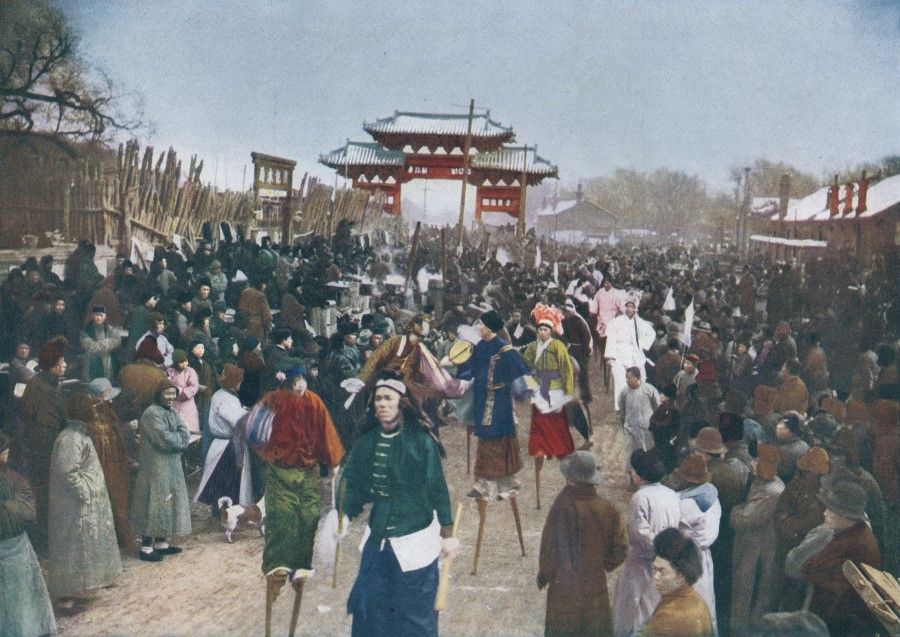 A picture of the people of Shenyang celebrating the establishment of Manchukuo, in publicity material by the Japanese army, 1932.