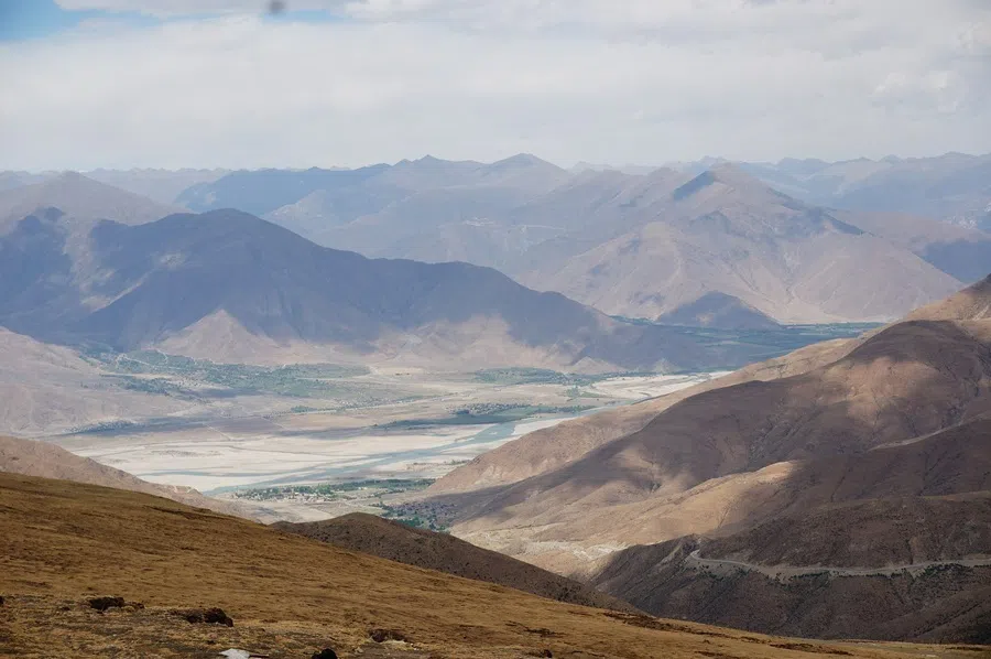 A view of the Ganbala mountain pass in Tibet, 19 May 2014.