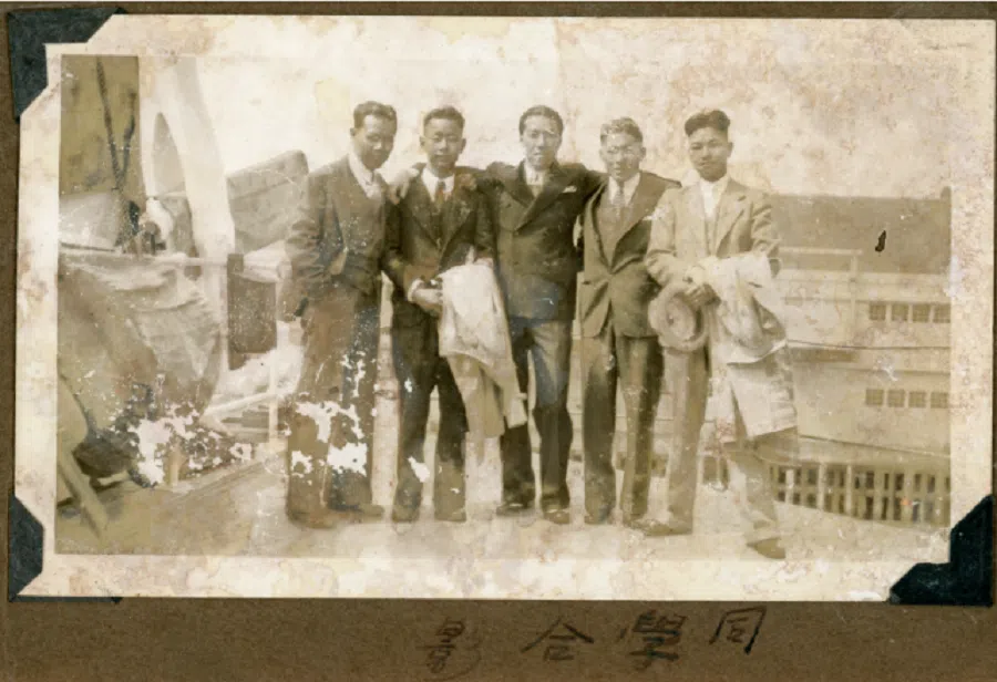 A group photo of Theodore Jung and his friends returning to China to join the military, 1936.