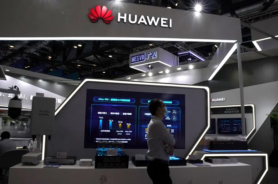 A man wearing a face mask walks past a Huawei booth at the 2020 China International Fair for Trade in Services (CIFTIS) in Beijing, China, 4 September 2020. (Tingshu Wang/File Photo/Reuters)