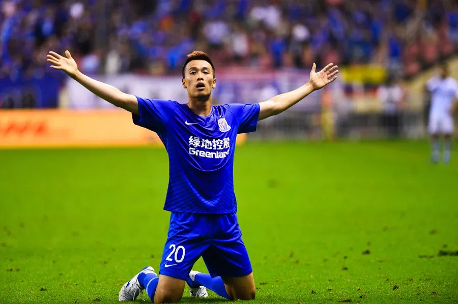 South Korean striker Kim Shin-wook, who played for Shanghai Shenhua from 2019 to 2021, in this photo taken during a game between Shanghai Shenhua and Guangzhou R&F (now known as Guangzhou City FC). (Lion City Sailors)