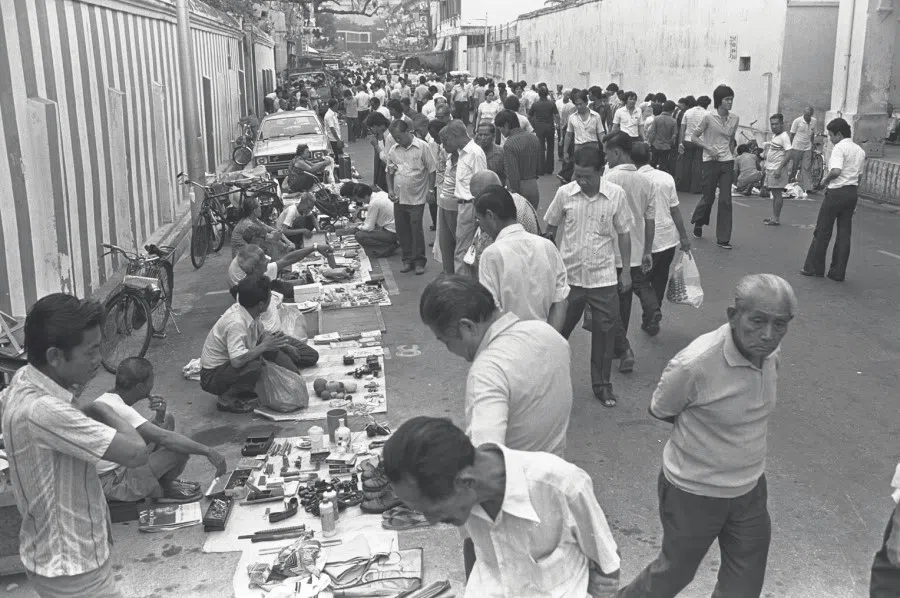 An old photo of a crowd at Pagoda Street in Chinatown. (SPH Media)