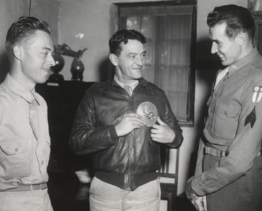 Claire Lee Chennault showing the newly designed “Flying Tigers” emblem in 1943. On the left is the designer of the emblem.