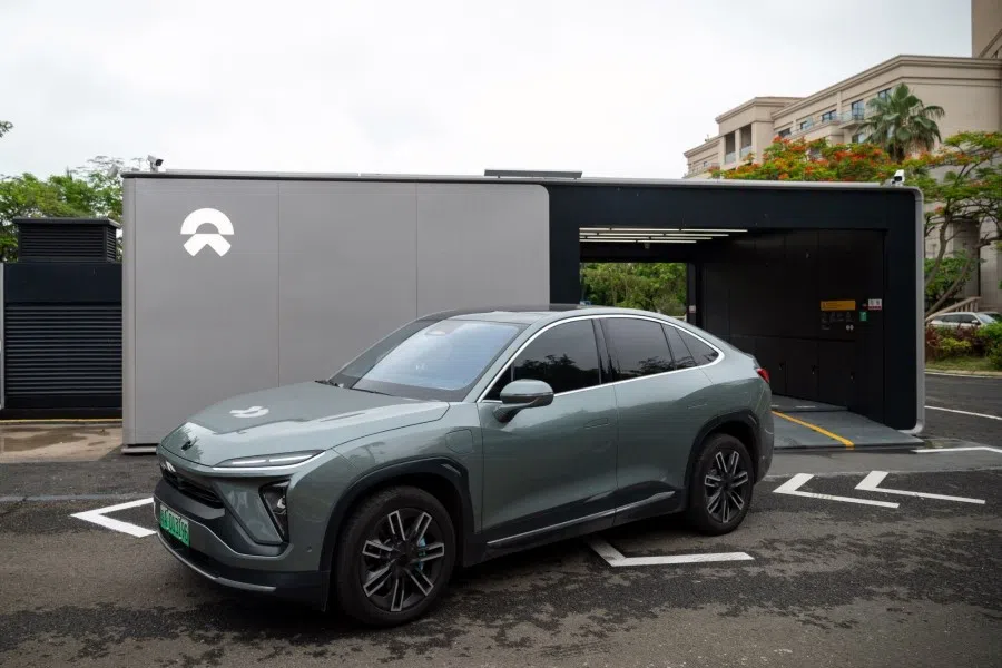 An electric vehicle enters a Nio battery swapping station in Haikou, Hainan Province, China, on 9 May 2023. (Bloomberg)