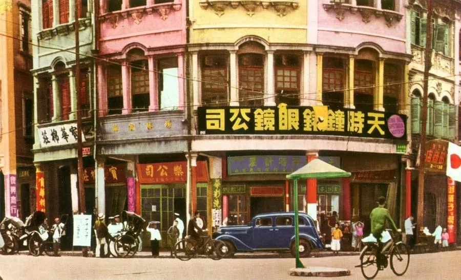 A postcard of Zhongshan Road, Xiamen, issued during the Japanese occupation.