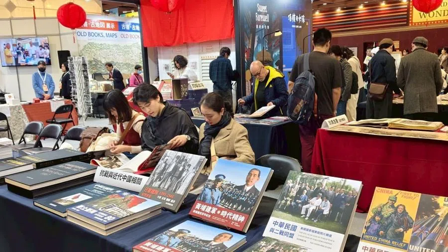 A display of photo albums on the War of Resistance.