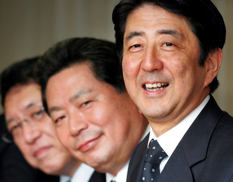 Japan's prime minister-in-waiting Shinzo Abe (right) smiles with newly appointed Secretary General Hidenao Nakagawa (centre) and General Council Chairman Yuya Niwa of his ruling Liberal Democratic Party at a party executive meeting in Tokyo, 25 September 2006. (Toshiyuki Aizawa/File Photo/Reuters)