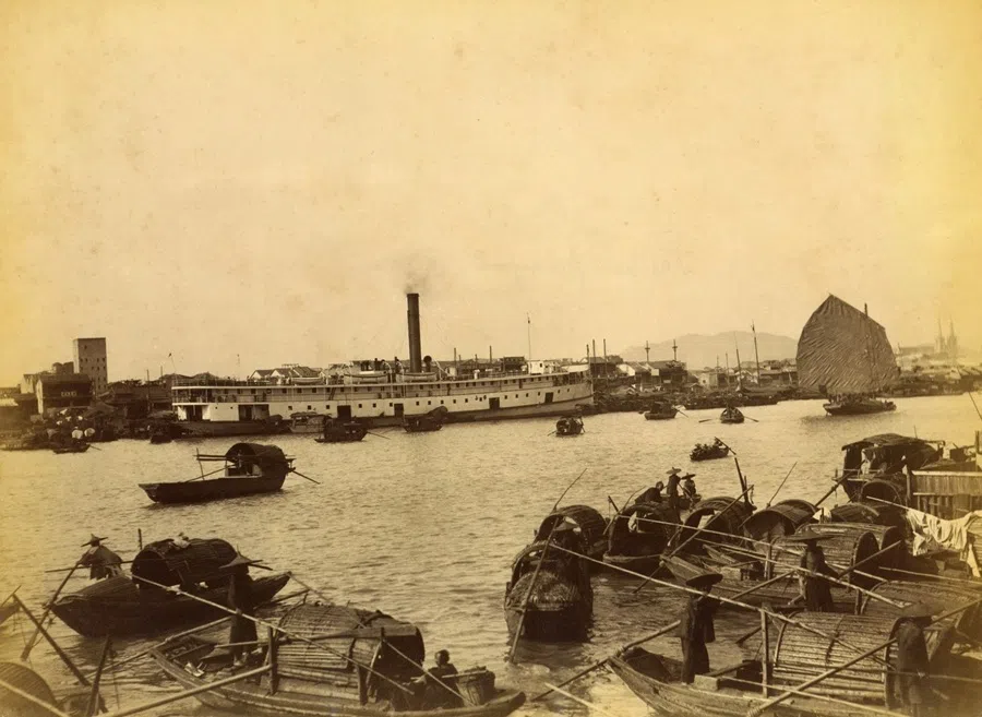 Western-style steamships on the Pearl River in the 1880s. As Western influence spread eastwards, Guangzhou became a window for exchanges between China and the West.