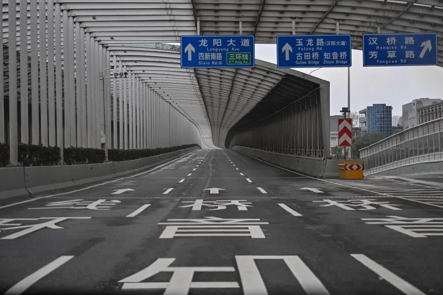 An empty road in Wuhan, 27 January 2020. China's cabinet announced that morning that it would extend the Chinese New Year public holiday to 2 February, in a bid to prevent the spread of the Wuhan coronavirus by limiting large gatherings. (Hector Retamal/AFP))