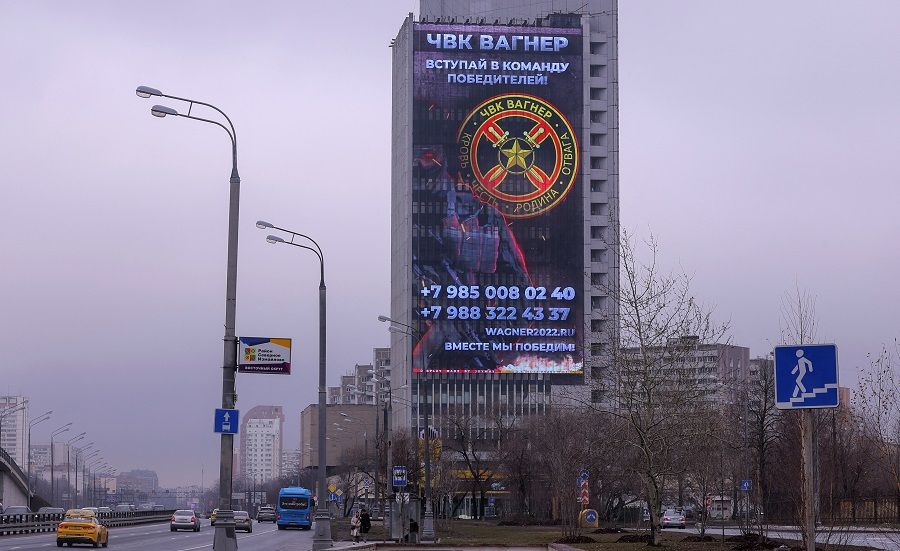 An advertising screen, which promotes joining Wagner private mercenary group, is on display on the facade of a building in Moscow, Russia, 27 March 2023. A slogan on the screen reads: "Join the team of victors!" (Evgenia Novozhenina/Reuters)