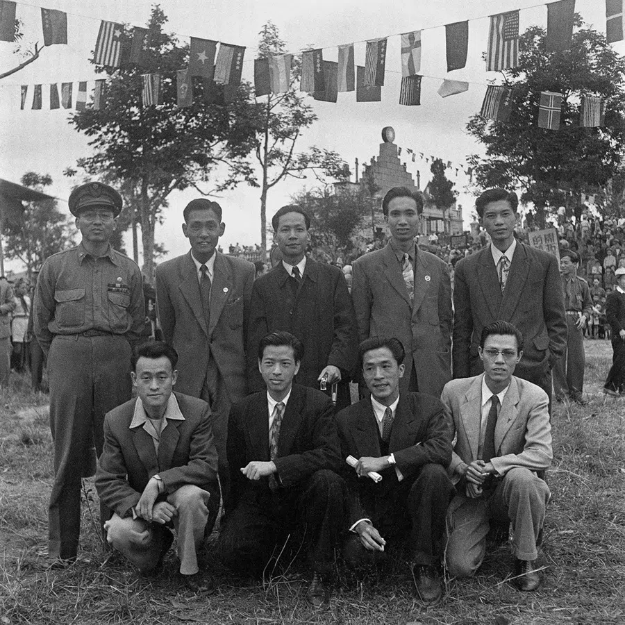 A final group photograph of Nationalist government personnel in Guangzhou in November 1949, by which time the People’s Republic of China had already been established.