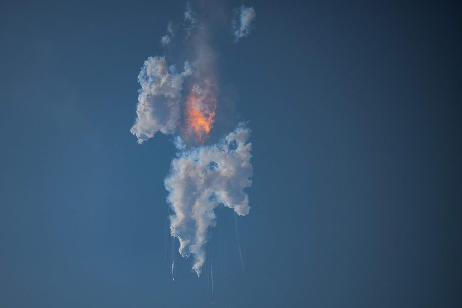 The SpaceX Starship explodes after launch for a flight test from Starbase in Boca Chica, Texas, US, on 20 April 2023. (Patrick T. Fallon/AFP)