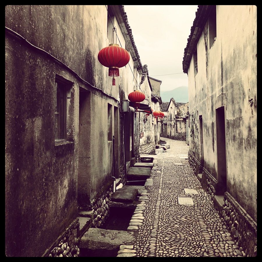 A typical lane in the old town of Qiantong (前童). Rated a 4A tourist attraction, it is a well preserved ancient town in Zhejiang that is fast being overrun by tourists.