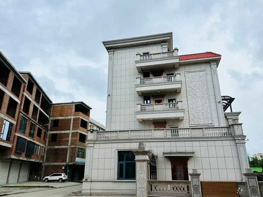A high-rise bungalow in Changkeng township.
