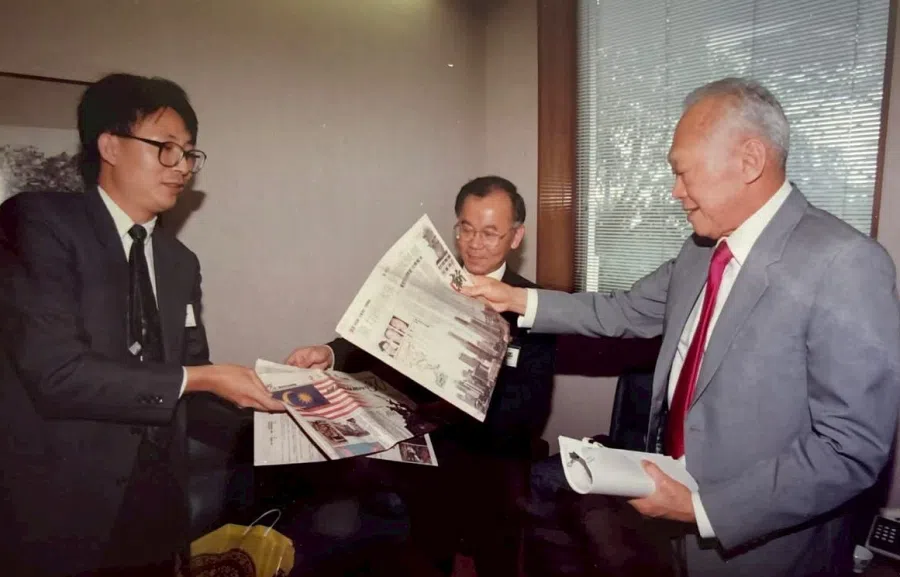 Interviewing Senior Minister Lee Kuan Yew in 1993, before the Koo-Wang talks were held in Singapore.