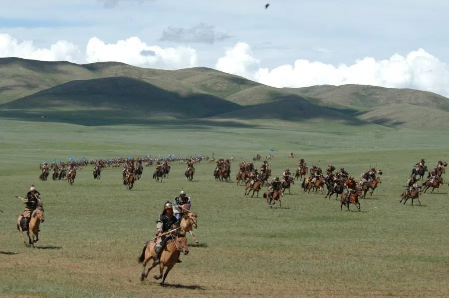 Horsewhips in Mongolia are made of rattan, whereas horsewhips in Inner Mongolia are braided from leather.