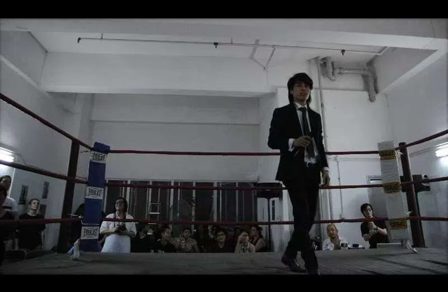 A shot of Ho Ho Lun dressed up in a suit to commemorate their last day at the ring in Sha Tin, 2010. (Photo: Ho Ho Lun)