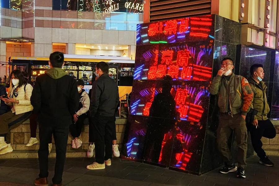 Visitors rest near the Casino Lisboa in Macau, China, 24 January 2023. (Lam Yik/Reuters)
