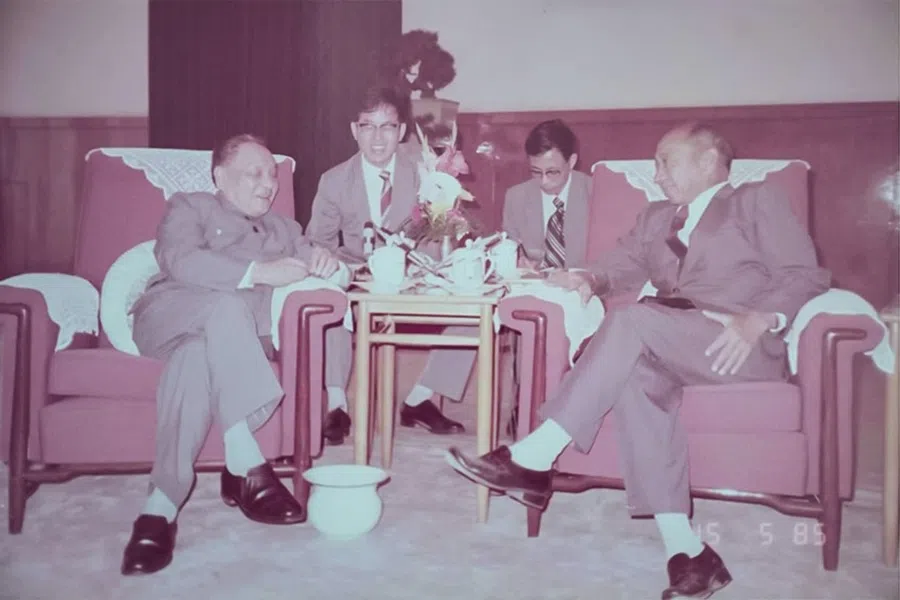 In 1985, Goh Keng Swee officially visited China as an advisor and was received by Deng Xiaoping. 