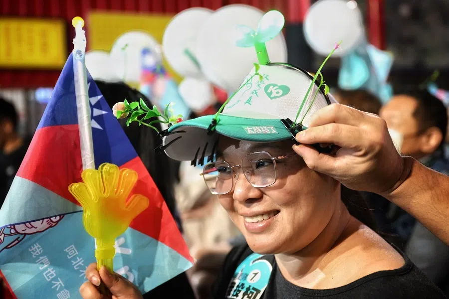  A supporter of Ko Wen-je wears a cap with a “little grass hairpin and hair band“ at the rally in Tainan on 8 January 2024. The “little grass” was a symbol of Ko Wen-je’s election campaign. (SPH Media)