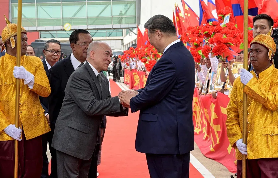 China’s President Xi Jinping shaking hands with Cambodia’s King Norodom Sihamoni upon arrival at Phnom Penh International Airport, on 17 April 2025. (AFP)