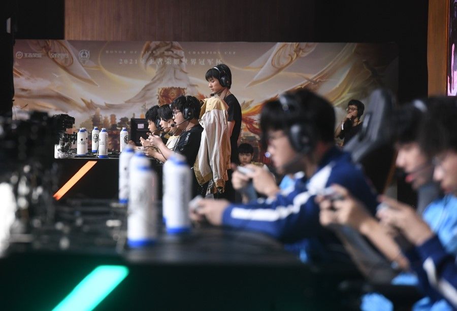 Players engage in a tournament of Honor of Kings in Chongqing, 28 July 2021. (CNS)