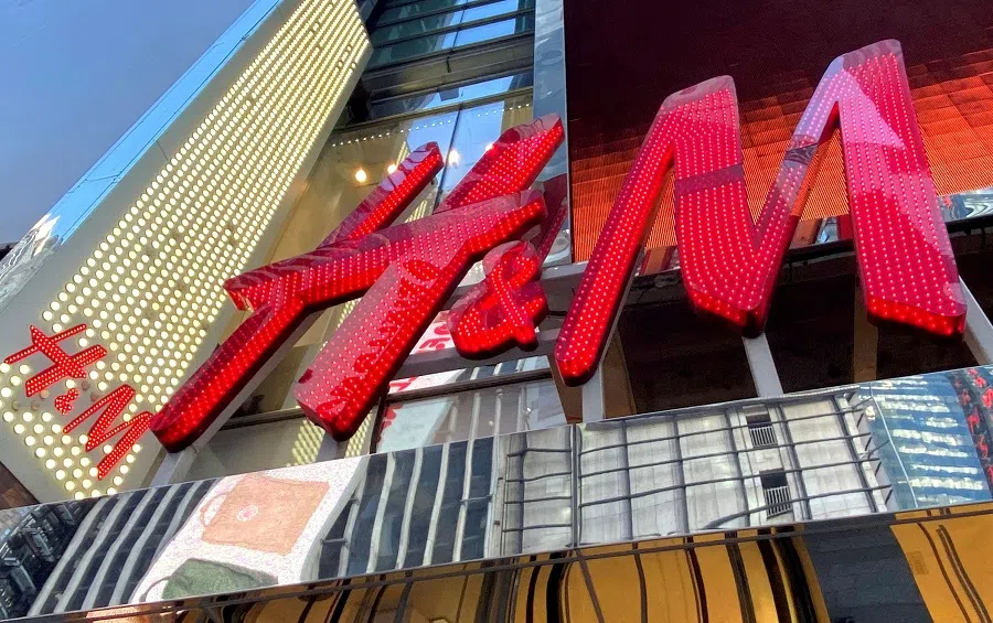 An H&M clothing store is seen in Times Square in Manhattan, New York, US, 15 November 2019. (Mike Segar/File Photo/Reuters)