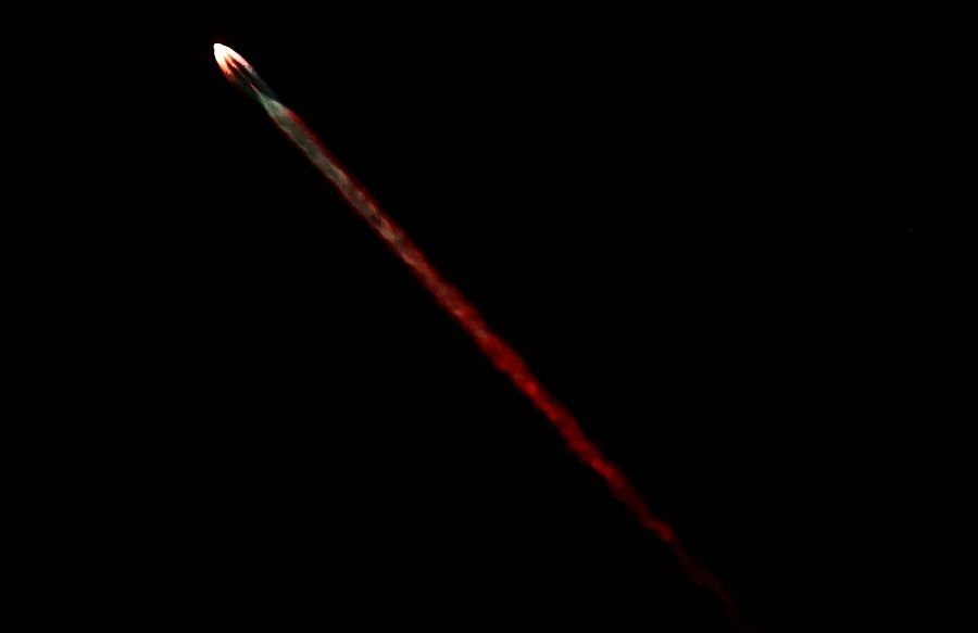 A SpaceX Falcon 9 rocket flies carrying a payload of 22 Starlink satellites into space after launching from Vandenberg Space Force Base on 28 January 2024 as seen from Los Angeles, California, US. (Mario Tama/Getty Images/AFP)