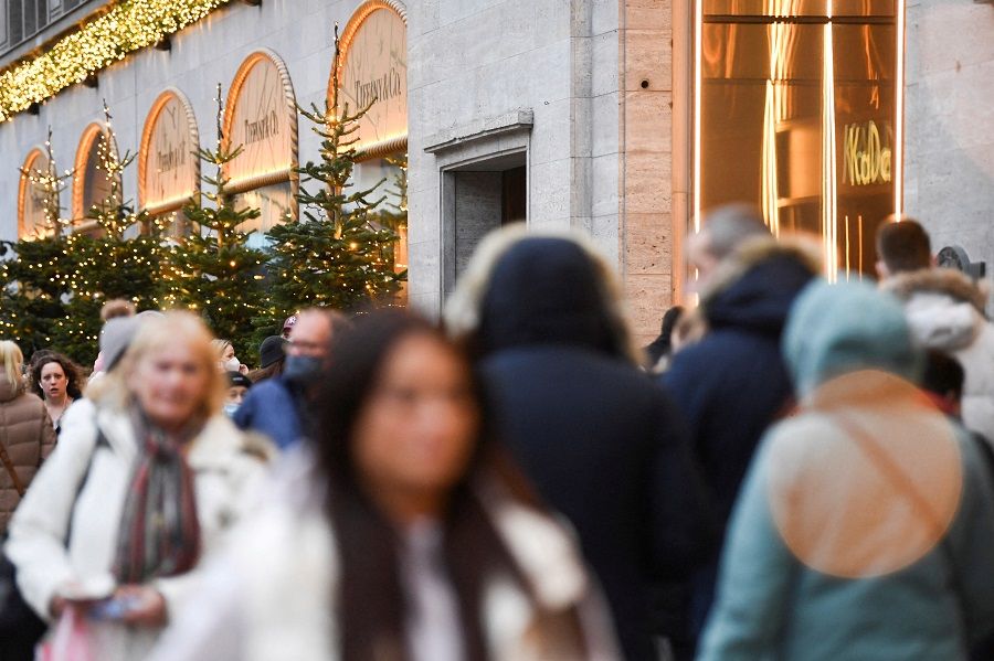 People walk near the entrance of the department store KaDeWe, in Berlin, Germany, 23 December 2021. (Annegret Hilse/Reuters)