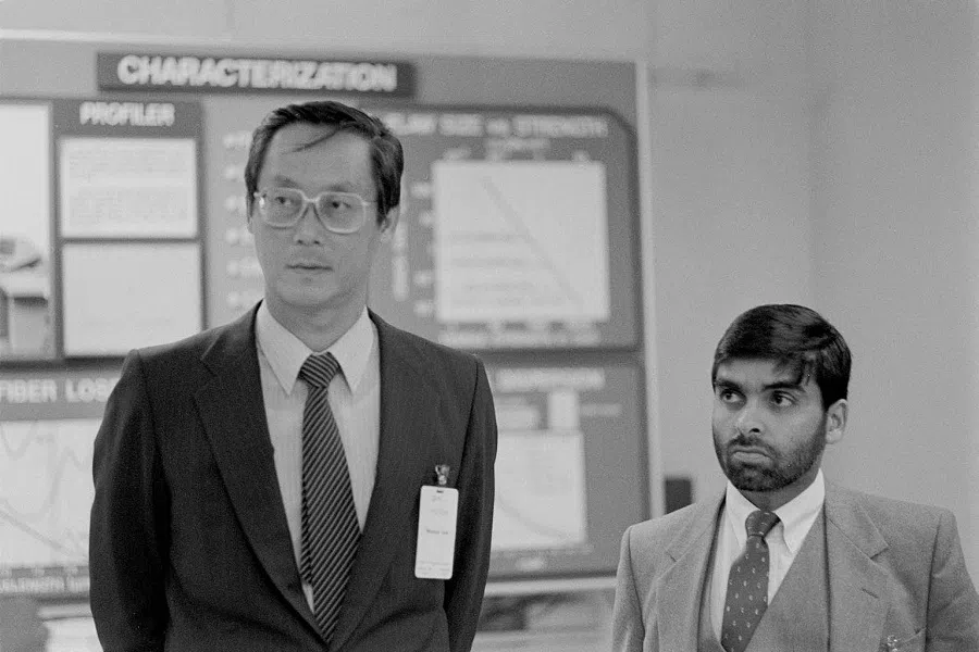First Deputy Prime Minister Goh Chok Tong (left) and Singapore’s ambassador to the United Nations, Kishore Mahbubani, visiting Bell Laboratories, during Goh’s ten-day working visit to the US, 1985. (SPH Media)