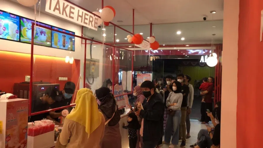 Indonesia's social media has it that as of December 2022, there are 692 Mixue stores in Indonesia alone. (Mixue/Instagram)