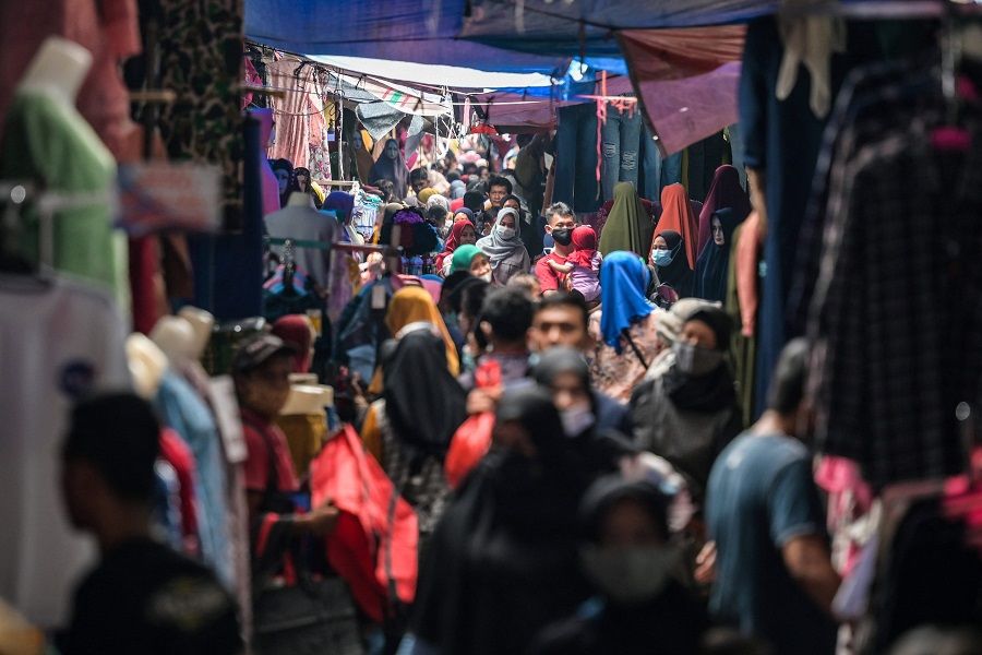 This picture taken on 4 May 2021 shows people shopping for clothing at street stalls in Jakarta, Indonesia. (Bay Ismoyo/AFP)