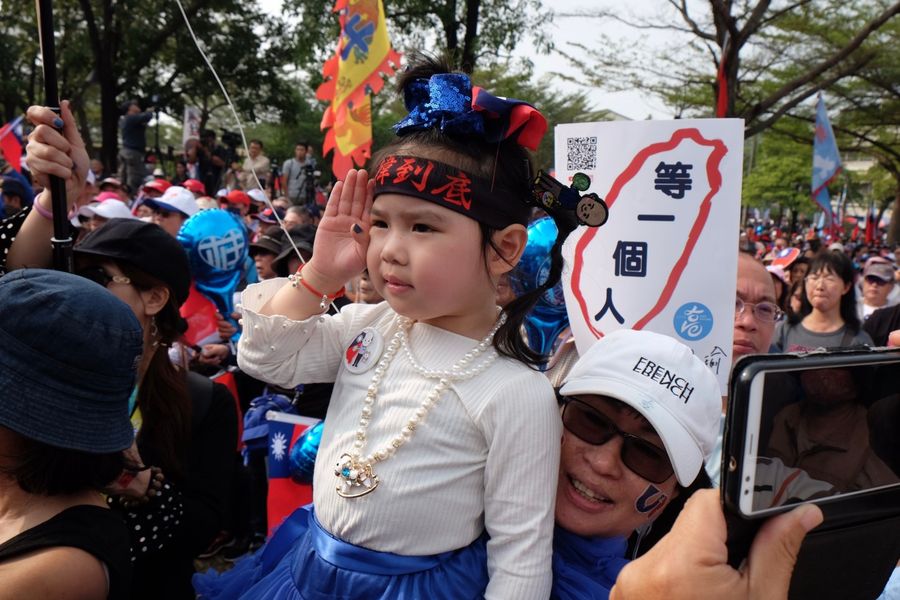 A little girl salutes during a campaign rally for Han Kuo-Yu, KMT's presidential candidate, in Tainan on 4 January 2020. (Sam Yeh/AFP)