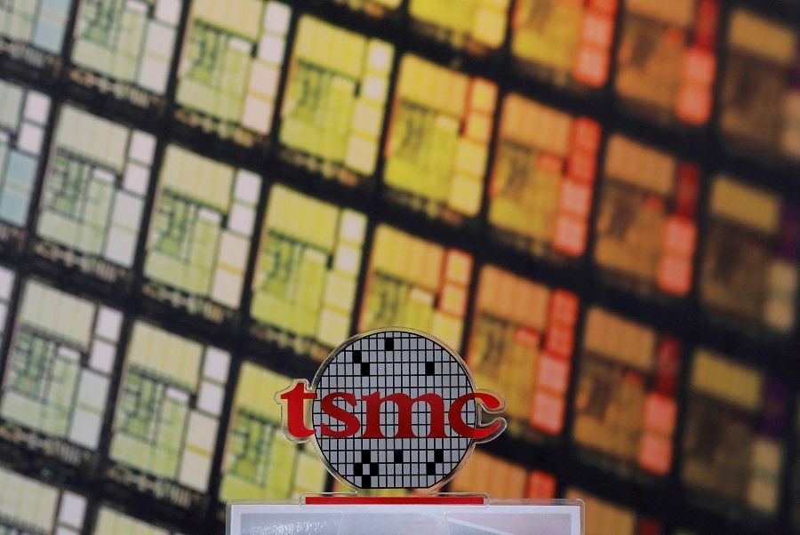 A logo of Taiwan Semiconductor Manufacturing Co (TSMC) is seen at its headquarters in Hsinchu, Taiwan, 31 August 2018. (Tyrone Siu/File Photo/Reuters)