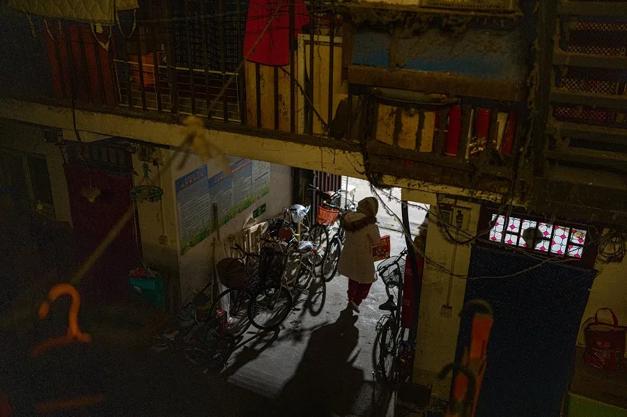 Sister Chen visits a neighbour.