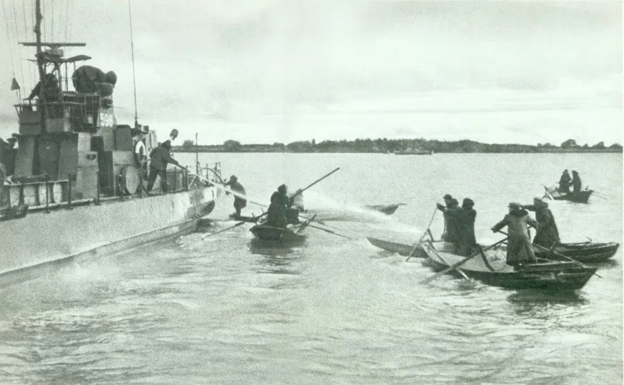 In 1969, the Soviet Union dispatched gunboats to disrupt Chinese fishermen from fishing and doing business in the Ussuri River.