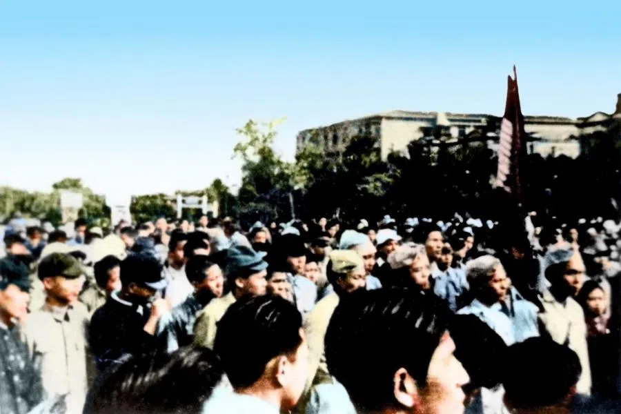The Shen Chong incident: student anti-American demonstrations erupt in Taipei in January 1947. At the front of the march is Lee Teng-hui.