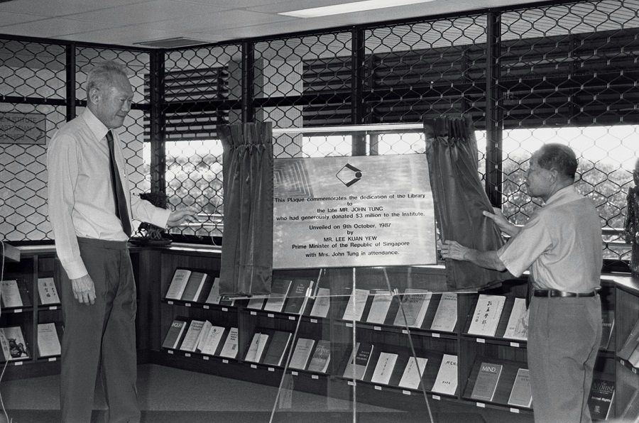 In 1987, Prime Minister Lee Kuan Yew paid tribute to Mr John Tung, who donated S$3 million to the Institute of East Asian Philosophies in 1983. A simple ceremony was held in a library, situated at the institute in the National University of Singapore. The library was dedicated to Mr John Tung. (SPH)