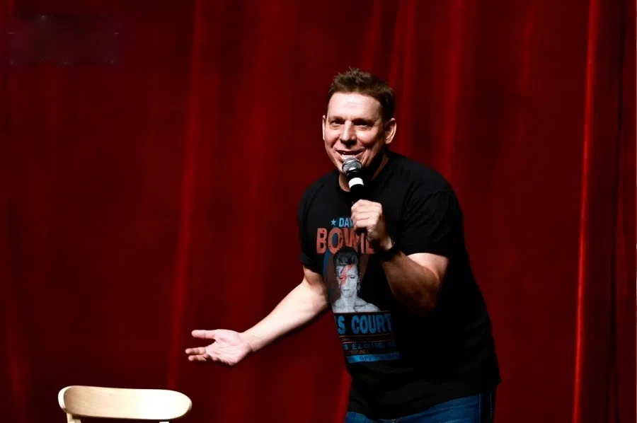 With 15 years doing comedy in Shanghai, Ian has jokingly referred to himself as “the OG from South Africa”. In his recent acts he boasts about finally having earned his permanent resident card in China.