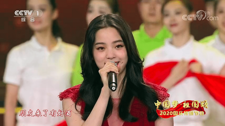 Screengrab of Ouyang Nana's performance at China's National Day gala. (Internet)