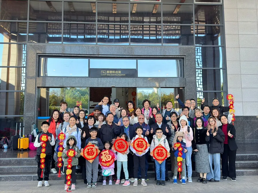 The Ho family embark on a root-seeking trip to Shengtang village.