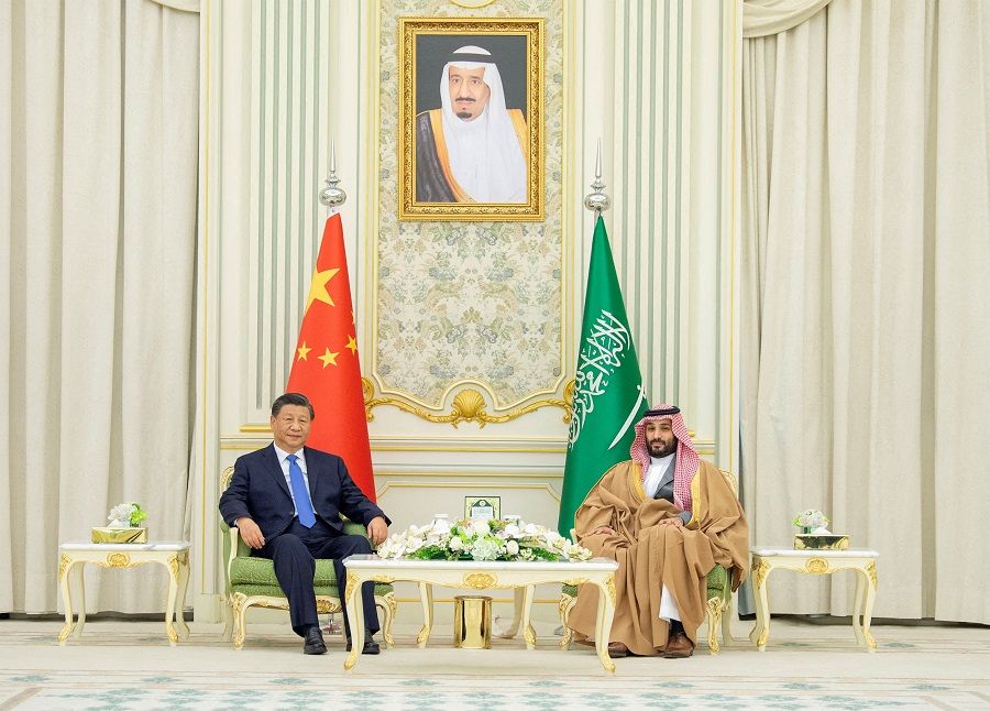 Saudi Crown Prince Mohammed bin Salman meets Chinese President Xi Jinping in Riyadh, Saudi Arabia, 8 December 2022. (Bandar Algaloud/Courtesy of Saudi Royal Court/Handout via Reuters/File Photo)