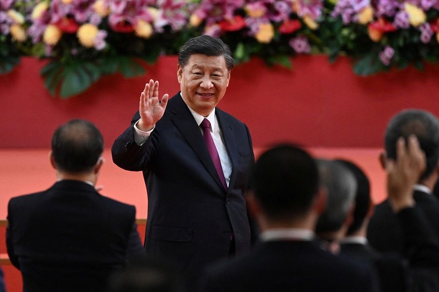 Chinese President Xi Jinping waves following his speech after a ceremony to inaugurate the city's new leader and government in Hong Kong, 1 July 2022, on the 25th anniversary of the city's handover from Britain to China. (Selim Chtayti/Pool via Reuters)