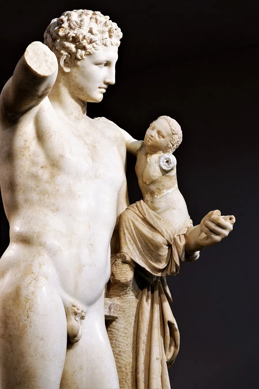 Hermes and the Infant Dionysus, sculpture, attributed to Praxiteles, displayed at the Archaeological Museum of Olympia. (Photo: Holger Uwe Schmitt/Licensed under CC BY-SA 4.0)